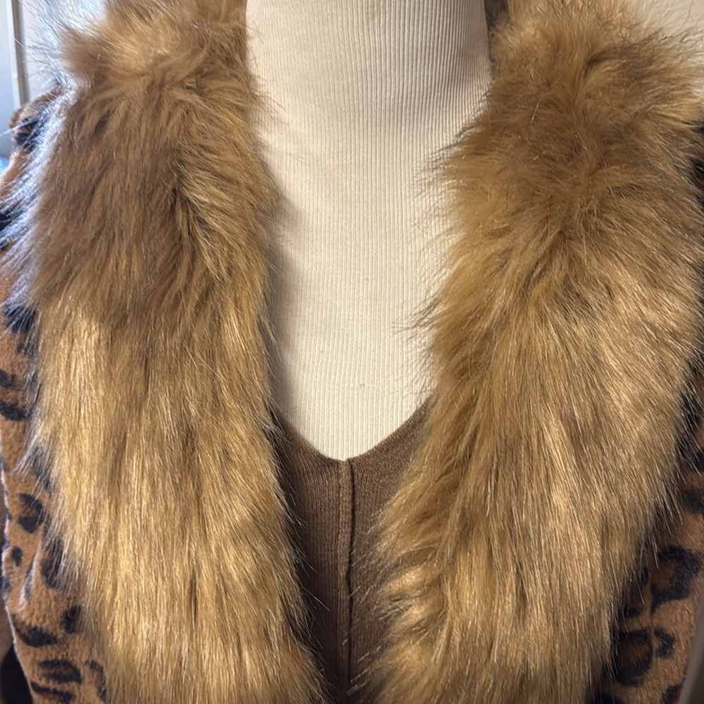 Leopard Print Faux Fur Trim vest - Picture 3 of 9